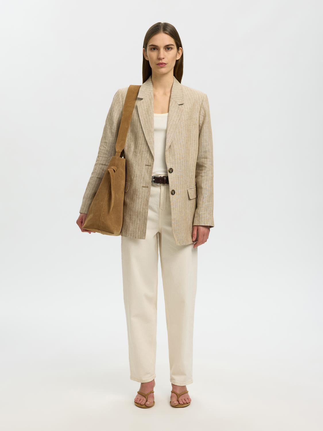 model_shot-front_full